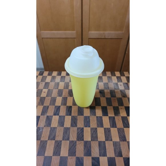 COPY - Tupperware Shaker - Picture 1 of 3